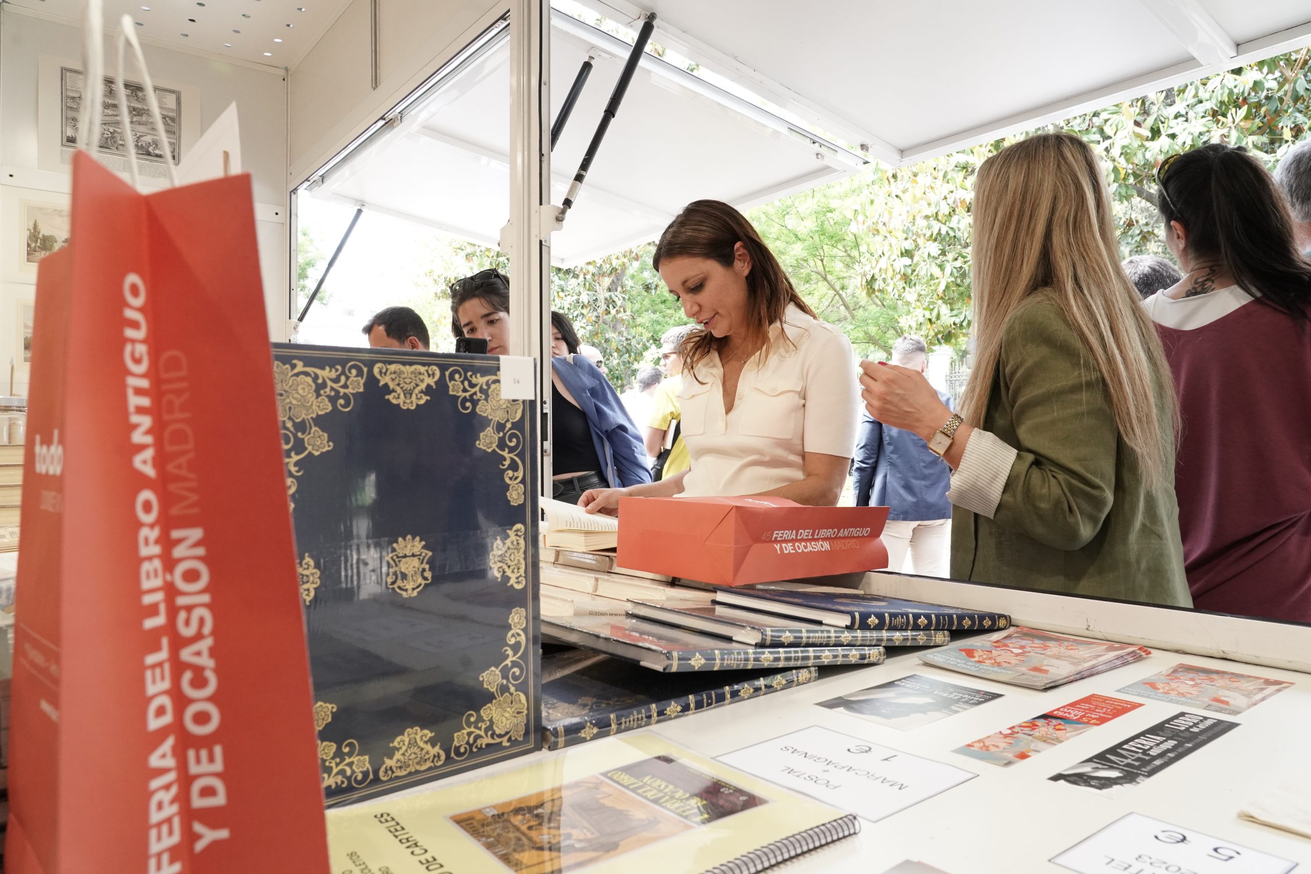 La Feria del Libro Antiguo y de Ocasión de Madrid: Una tradición cultural en el Paseo de Recoletos