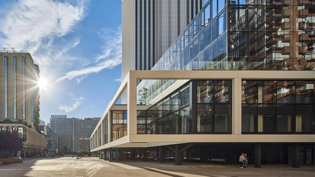 ThinkPlaza (Plaza Pablo Ruiz Picasso 11), la nueva sede de IBM en Madrid: diseño, sostenibilidad y tecnología de vanguardia.