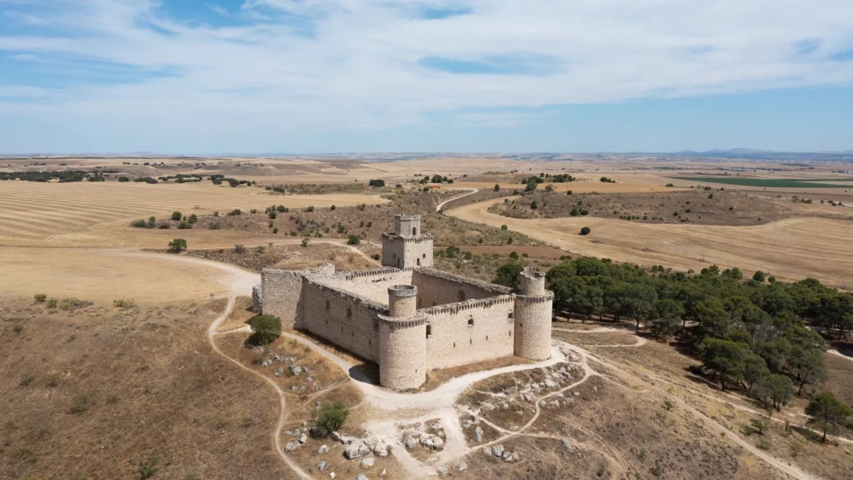 La fortaleza de Toledo con un león tallado en su torre principal