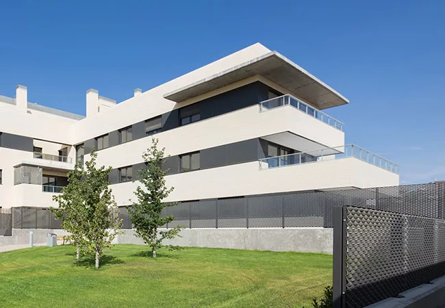 Residencial Fiteni: 48 viviendas con piscina en Boadilla del Monte