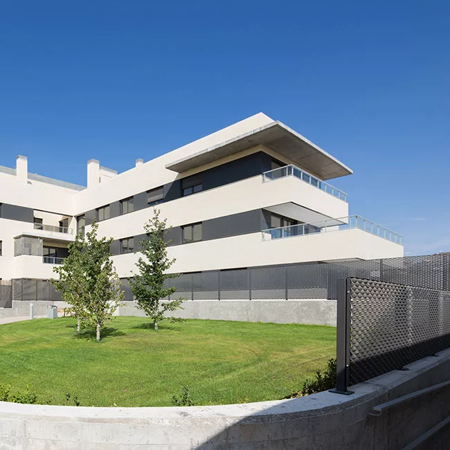 Residencial Fiteni: 48 viviendas con piscina en Boadilla del Monte