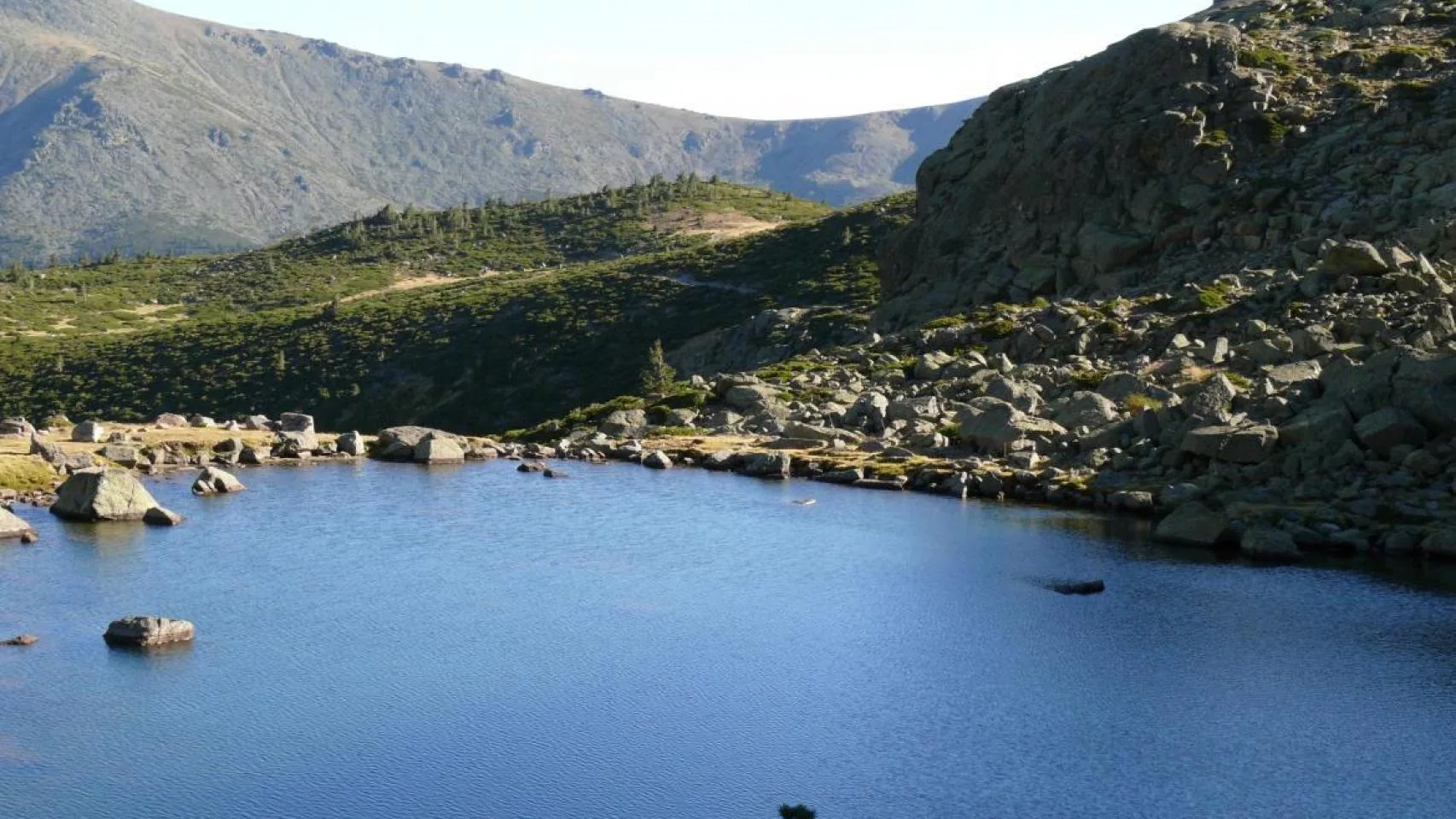 Descubre el Parque Natural de Peñalara: un paraíso de lagunas en la Sierra de Guadarrama