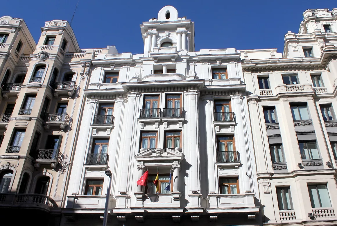 Hotel H10 Villa de la Reina: Elegancia en la Gran Vía de Madrid