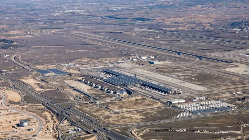 Terminal T4 del Aeropuerto Adolfo Suárez Madrid-Barajas: Innovación y Conectividad