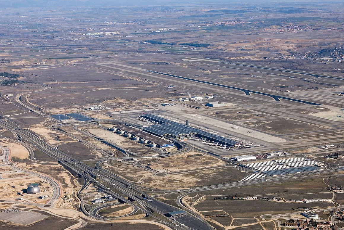 Terminal T4 del Aeropuerto Adolfo Suárez Madrid-Barajas: Innovación y Conectividad