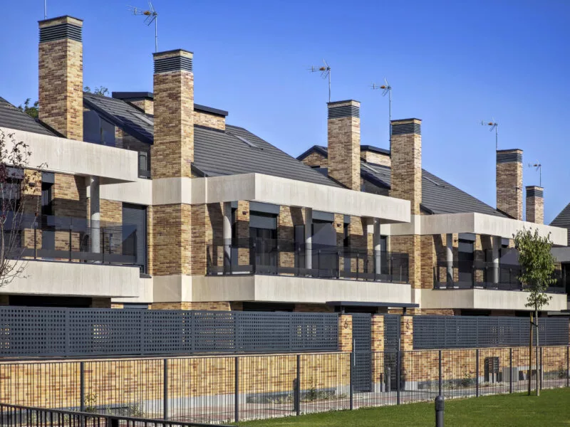 Premier España entrega su primera promoción de chalets en Alcalá de Henares