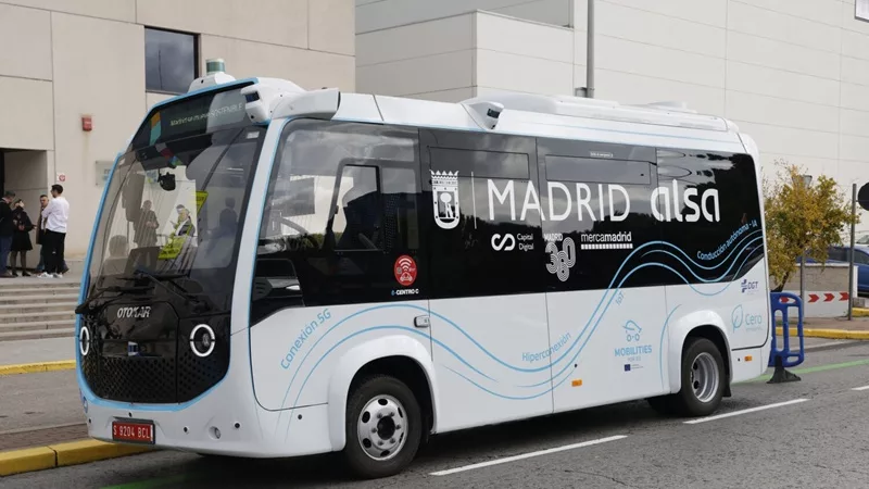 Almeida presenta el Espacio Urbano Inteligente de Mercamadrid y un autobús autónomo