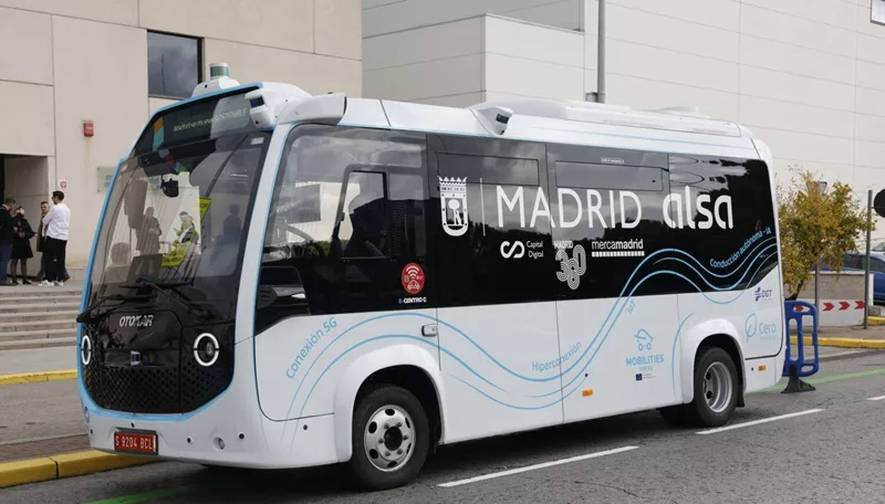 Almeida presenta el Espacio Urbano Inteligente de Mercamadrid y un autobús autónomo