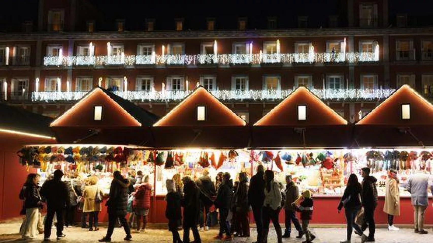 Mercadillo de Navidad en la Plaza Mayor de Madrid: tradición y encanto festivo