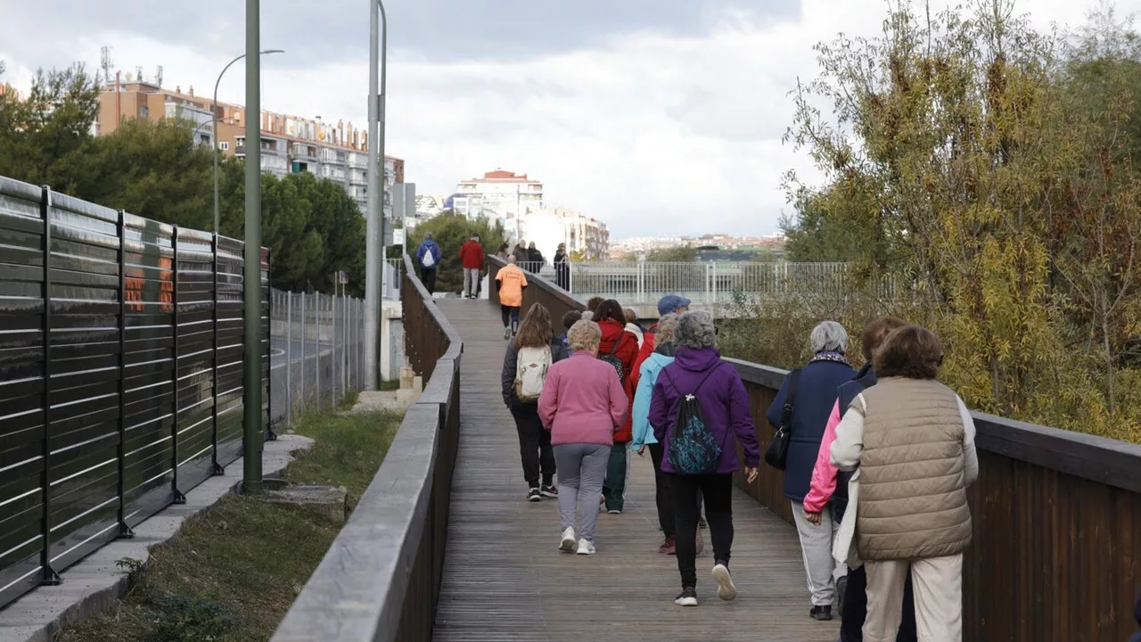 Conexión peatonal Madrid Río–Manzanares accesible y silenciosa