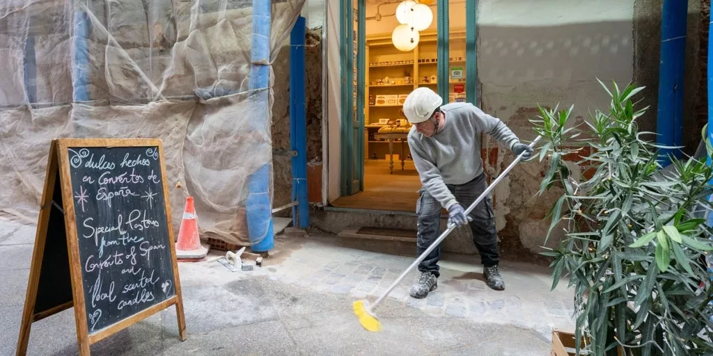 Obras en la plaza de la Villa y el silencio en el Jardín del Convento