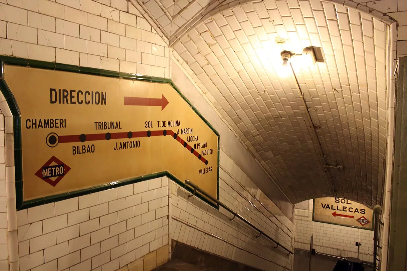 Pasaporte Metro Madrid: ruta secreta bajo tierra