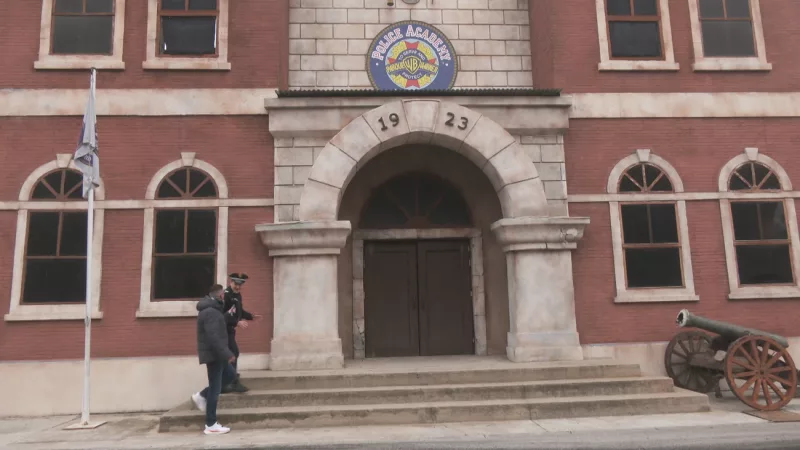 Loca Academia de Policía en Parque Warner: adiós a un clásico