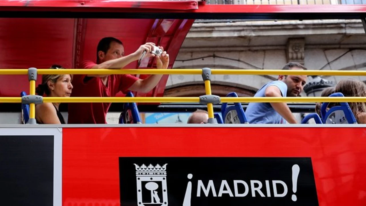 Nuevos autobuses turísticos en Madrid con rutas por el centro y barrios