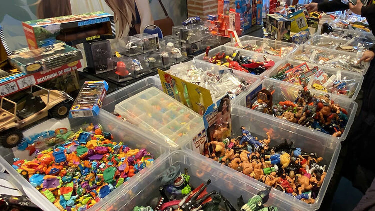 Feria de juguetes antiguos y coleccionismo en Príncipe Pío, Madrid